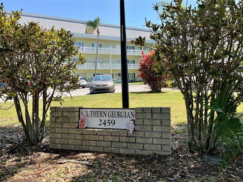 2459 COLUMBIA DR #17