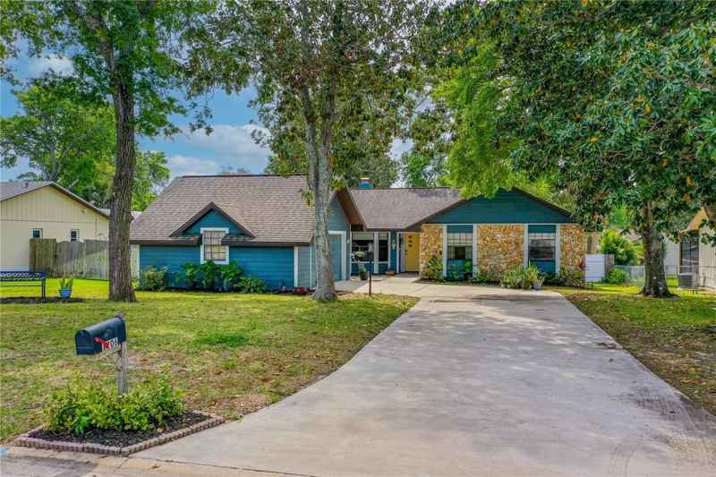 1206 PARKSIDE DR